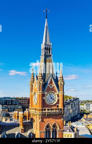 Äußere des Uhrentools des viktorianischen St. Pancras Renaissance Hotel London aus dem 19. Jahrhundert Stockfoto