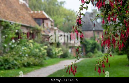 Gerberoy, Frankreich. Die Straßenszene im malerischen Dorf Gerberoy in der Normandie, Frankreich, wurde zu einem der schönsten Dörfer Frankreichs erklärt. Stockfoto