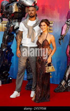 London, Großbritannien. September 2024. DJ O'Neal und Cally Jane Beech nehmen an der European Premiere von Transformers One auf der Cineworld am Leicester Square in London Teil. (Foto: Cat Morley/SOPA Images/SIPA USA) Credit: SIPA USA/Alamy Live News Stockfoto