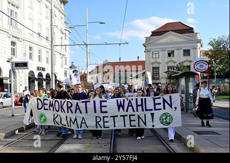 Wien, Österreich. September 2024. Klimaanschlag von Fridays for Futures im Lichte der Hochwasserkatastrophe in Österreich. Quelle: Franz Perc/Alamy Live News Stockfoto