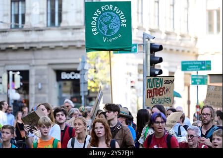 Wien, Österreich. September 2024. Klimaanschlag von Fridays for Futures im Lichte der Hochwasserkatastrophe in Österreich. Quelle: Franz Perc/Alamy Live News Stockfoto