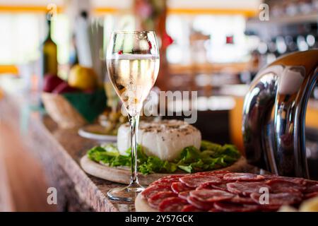 Der Ritus des Aperitifs in italien. Der Prosecco. Stockfoto