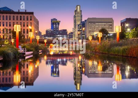 Omaha, Nebraska, USA. Stadtbild der Innenstadt von Omaha, Nebraska bei schönem Herbstuntergang. Stockfoto