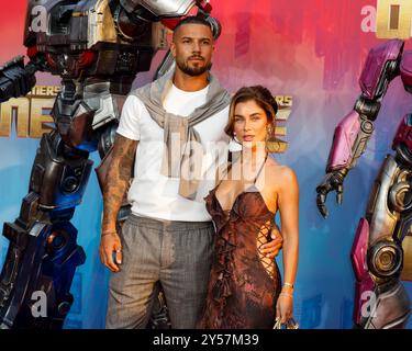 London, Großbritannien. September 2024. DJ O'Neal und Cally Jane Beech nehmen an der European Premiere von Transformers One auf der Cineworld am Leicester Square in London Teil. (Foto: Cat Morley/SOPA Images/SIPA USA) Credit: SIPA USA/Alamy Live News Stockfoto