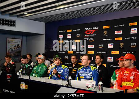 Monza, Italien. September 2024. Die italienischen Fahrer auf der Pressekonferenz der Fanatec GT World Challenge Runde 8 2024 auf der Autodromo Nazionale in Monza (Italien). Quelle: Riccardo Righetti/Alamy Live News Stockfoto