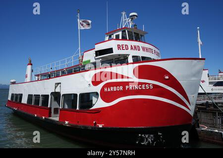 Red and White Fleet Harbour Princess an der Fishermans Wharf. Stockfoto