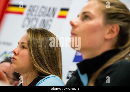 Wetzikon, Schweiz. September 2024. Die belgische Julie de Wilde spricht mit der Presse während einer Pressekonferenz des belgischen Teams vor dem Zeitfahren am Sonntag bei den UCI Road and Para-Cycling Road World Championships 2024 am Freitag, den 20. September 2024, in Wetzikon, Schweiz. Die Welten finden vom 21. Bis 29. September in Zürich statt. BELGA FOTO JASPER JACOBS Credit: Belga News Agency/Alamy Live News Stockfoto