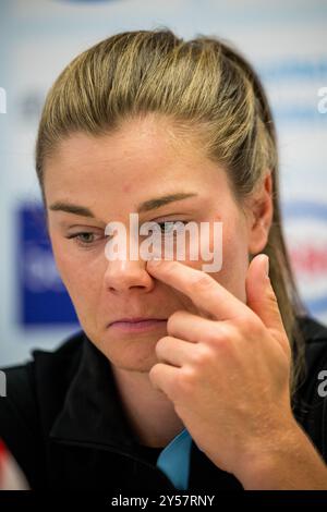 Wetzikon, Schweiz. September 2024. Die belgische Lotte Kopecky spricht mit der Presse während einer Pressekonferenz des belgischen Teams vor dem Zeitfahren am Sonntag bei der UCI Road and Para-Cycling Road World Championships 2024 am Freitag, den 20. September 2024, in Wetzikon, Schweiz. Die Welten finden vom 21. Bis 29. September in Zürich statt. BELGA FOTO JASPER JACOBS Credit: Belga News Agency/Alamy Live News Stockfoto