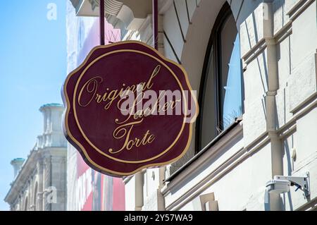 WIEN, ÖSTERREICH - 19. JULI 2024: Das berühmte Café Sacher in Wien, Österreich am 19. Juli 2024 Stockfoto