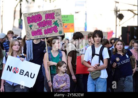 Wien, Österreich. September 2024. Klimaanschlag von Fridays for Futures im Lichte der Hochwasserkatastrophe in Österreich Stockfoto