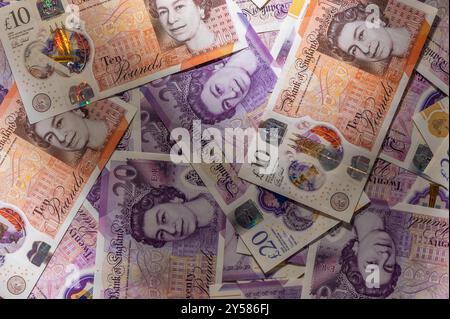 Britische Währung – Nahaufnahme der neuen 5-Pfund-Note aus 2016 Polymer mit verbesserter Fälschungssicherheit. 3 Stockfoto