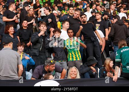 Den Haag, Niederlande. September 2024. DEN HAAG, NIEDERLANDE - 20. SEPTEMBER: Fans und Unterstützer von ADO den Haag während des niederländischen Keuken Kampioen Divisie Spiels zwischen ADO den Haag und Telstar im Bingoal Stadion am 20. September 2024 in den Haag, Niederlande. (Foto von Hans van der Valk/Orange Pictures) Credit: Orange Pics BV/Alamy Live News Stockfoto