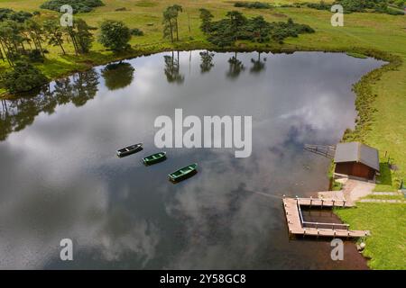 Fischerboote auf dem Knapps Loch in Kilmacolm Stockfoto