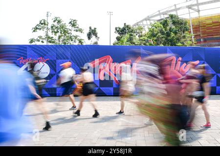 Rio De Janeiro, Brasilien. September 2024. RJ - RIO DE JANEIRO - 09/20/2024 - ROCK IN RIO 2024 - Crowd Movement während des Rock in Rio Brasil Festivals - 40 Years and Forever, dieses Freitag, den 20. Foto: Thiago Ribeiro/AGIF (Foto: Thiago Ribeiro/AGIF/SIPA USA) Credit: SIPA USA/Alamy Live News Stockfoto