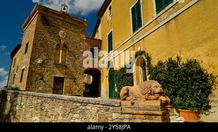 Mittelalterliches Dorf Borgo Lucignanello Bandini. San Giovanni d'Asso Siena, Toskana Stockfoto