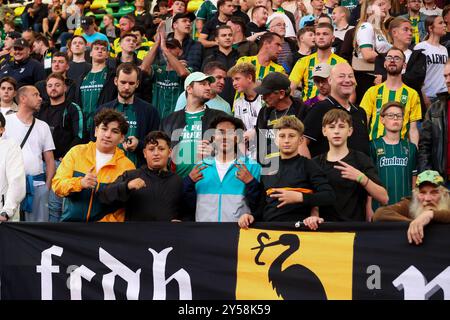 Den Haag, Niederlande. September 2024. DEN HAAG, NIEDERLANDE - 20. SEPTEMBER: Fans und Unterstützer von ADO den Haag während des niederländischen Keuken Kampioen Divisie Spiels zwischen ADO den Haag und Telstar im Bingoal Stadion am 20. September 2024 in den Haag, Niederlande. (Foto von Hans van der Valk/Orange Pictures) Credit: Orange Pics BV/Alamy Live News Stockfoto