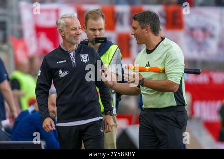 Halle, Deutschland. September 2024. Halle, Deutschland 20. September 2024: Regionalliga Nord/Ost - 2024/2025 - Hallescher FC gegen Hertha BSC II im Bild: v.li. Trainer Mark Zimmermann (Halle) Credit: dpa/Alamy Live News Stockfoto