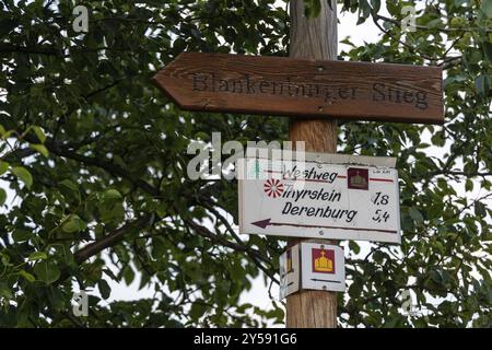 Beschilderung der Wanderwege rund um Blankenburg im Harz Stockfoto