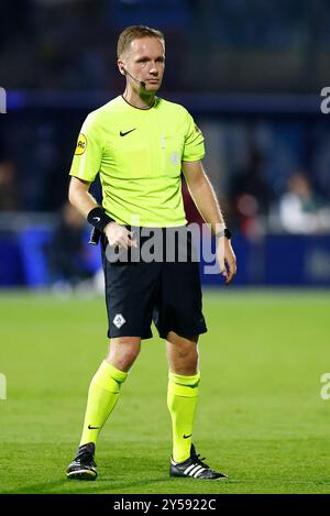 Zwolle, Niederlande. September 2024. ZWOLLE, 20-09-2024, MAC3PARK Stadium, Football, Eredivisie, Saison 2024/2025, während des Spiels PEC Zwolle - AZ, Schiedsrichter Ingmar Oostrom Credit: Pro Shots/Alamy Live News Stockfoto