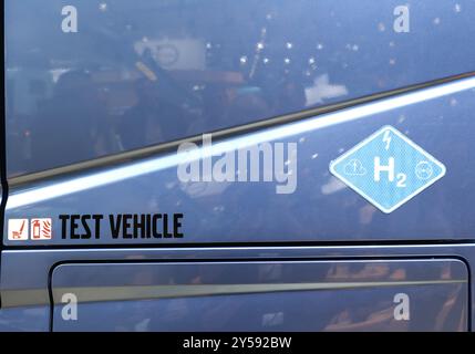 H2 Wasserstoff-Brennstoffzelle-Logo auf einem Volvo-Lkw auf der IAA Transportation, Hannover, 18.09.2024, Hannover, Niedersachsen, Deutschland, Europa Stockfoto