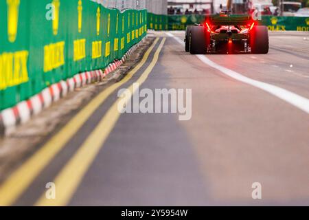 Singapur, Singapur. September 2024. Charles Leclerc aus Monaco fährt den (16) Ferrari SF-24 während des Trainings vor dem F1 Grand Prix von Singapur auf dem Marina Bay Street Circuit. Quelle: SOPA Images Limited/Alamy Live News Stockfoto