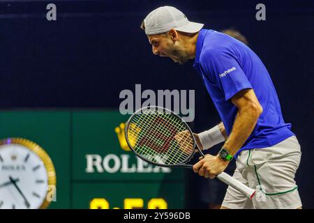 Berlin, Deutschland. September 2024. Tennis: Laver Cup, Herren Singles, Dimitrov (Bulgarien) - Tabilo (Chile), Uber Arena. Grigor Dimitrov feiert den Sieg des Sets. Darlegung: Andreas Gora/dpa/Alamy Live News Stockfoto