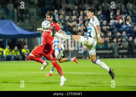 Zwolle, Niederlande. September 2024. ZWOLLE, NIEDERLANDE - 20. SEPTEMBER: Anselmo Garcia MacNulty von PEC Zwolle springt während eines niederländischen Eredivisie-Spiels zwischen PEC Zwolle und AZ im MAC³PARK stadion am 20. September 2024 in Zwolle, Niederlande. (Foto von Ed van de Pol/Orange Pictures) Credit: Orange Pics BV/Alamy Live News Stockfoto