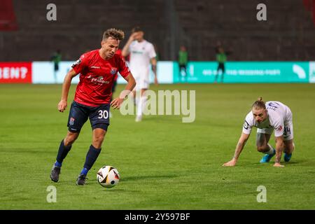 Simon Skarlatidis (SpVgg Unterhaching, 30) mit Ball, SpVgg Unterhaching vs. Erzgebirge Aue, Fussball, 3. Liga, 6. Spieltag, Saison 24/25, 20.09.2024, DFL-VORSCHRIFTEN VERBIETEN JEDE VERWENDUNG VON FOTOGRAFIEN ALS BILDSEQUENZEN, Foto: Eibner-Pressefoto/Jenni Maul Stockfoto