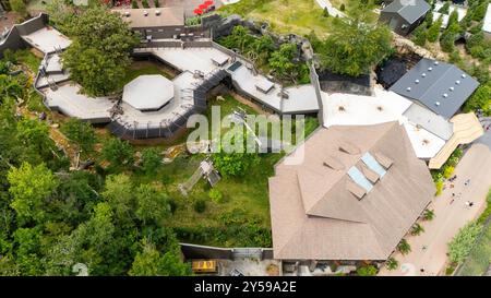 Luftaufnahme des Henry Doorly Zoo, eines der besten Zoos der Welt! Omaha, Nebraska, USA an einem bewölkten Sommertag. Stockfoto