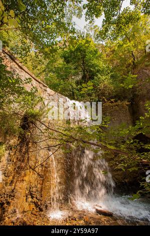 Italien Piemont Orrido von Chianocco Park - Wasserfall Stockfoto