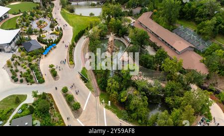 Luftaufnahme des Henry Doorly Zoo, eines der besten Zoos der Welt! Omaha, Nebraska, USA an einem bewölkten Sommertag. Stockfoto