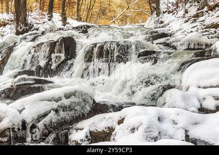 Selke Wasserfall bei Alexisbad im Selketal Harz im Winter mit Eis und Schnee Stockfoto