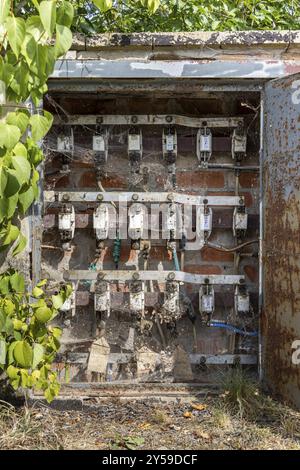 Altes Stromverteilerfeld aus Mauerwerk Energienetz Stockfoto