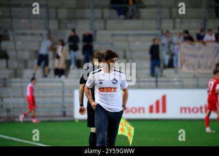 Freiburg Im Breisgau, Deutschland. September 2024. Trainer Dennis Bührer (Bahlinger SC) an der Seitenlinie beim Spiel der Fussball-RL SW 24-25:9. Sptg: SC Freiburg II vs. Bahlinger SC/dpa/Alamy Live News Stockfoto