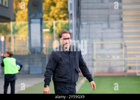 Freiburg Im Breisgau, Deutschland. September 2024. Trainer Benedetto Muzzicato (SC Freiburg II/U23) hatte gut lachen beim Spiel der Fussball-RL SW 24-25:9. Sptg: SC Freiburg II vs. Bahlinger SC/dpa/Alamy Live News Stockfoto