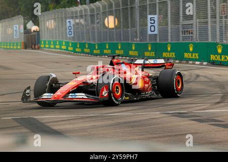 Singapur, Singapur. September 2024. Charles Leclerc aus Monaco fährt den (16) Ferrari SF-24 während des Trainings vor dem F1 Grand Prix von Singapur auf dem Marina Bay Street Circuit. (Foto: George Hitchens/SOPA Images/SIPA USA) Credit: SIPA USA/Alamy Live News Stockfoto