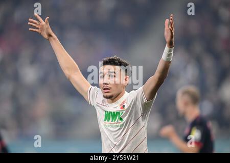 Augsburg, Deutschland. September 2024. Fußball: Bundesliga, FC Augsburg - FSV Mainz 05, Spieltag 4, WWK-Arena. Augsburgs Ruben Vargas gestikuliert. Hinweis: Harry langer/dpa - WICHTIGER HINWEIS: Gemäß den Vorschriften der DFL Deutschen Fußball-Liga und des DFB Deutschen Fußball-Bundes ist es verboten, im Stadion und/oder des Spiels aufgenommene Fotografien in Form von sequenziellen Bildern und/oder videoähnlichen Fotoserien zu verwenden oder zu verwenden./dpa/Alamy Live News Stockfoto