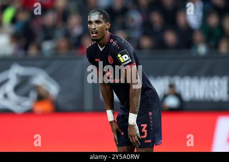 Augsburg, Deutschland. September 2024. Fußball 1. Bundesliga 4. Spieltag FC Augsburg - 1. FSV Mainz 05 am 20.09.2024 in der WWK Arena Augsburg Moritz Jenz ( Mainz ) DFL-Vorschriften verbieten jede Verwendung von Fotografien als Bildsequenzen und/oder Quasi-Video. Foto: Revierfoto Credit: ddp Media GmbH/Alamy Live News Stockfoto