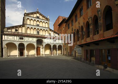 Pistoia: Kuppelplatz von Pistoia, einst Piazza Grande genannt, wo man sich das historische Gebäude wie den San Martino Dome und das Baptisterium vorstellen kann Stockfoto