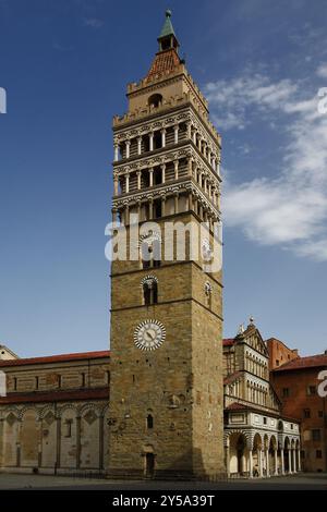 Pistoia: Kuppelplatz von Pistoia, einst Piazza Grande genannt, wo man sich das historische Gebäude wie den San Martino Dome und das Baptisterium vorstellen kann Stockfoto