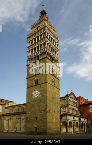 Pistoia: Kuppelplatz von Pistoia, einst Piazza Grande genannt, wo man sich das historische Gebäude wie den San Martino Dome und das Baptisterium vorstellen kann Stockfoto