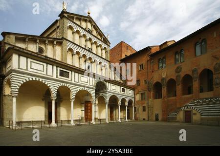 Pistoia: Kuppelplatz von Pistoia, einst Piazza Grande genannt, wo man sich das historische Gebäude wie den San Martino Dome und das Baptisterium vorstellen kann Stockfoto