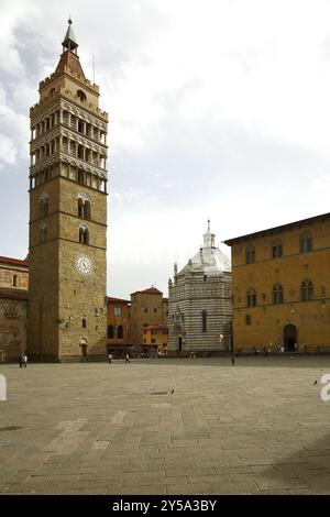 Pistoia: Kuppelplatz von Pistoia, einst Piazza Grande genannt, wo man sich das historische Gebäude wie den San Martino Dome und das Baptisterium vorstellen kann Stockfoto