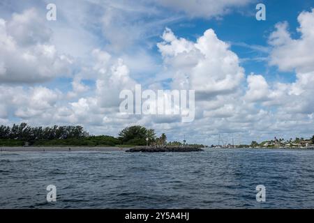 Leute fischen vom Jupiter Inlet in Florida, USA Stockfoto