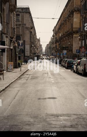 Catania, Italien - 20. Mai 2024: Blick auf die Via Vittorio Emanuele II. Stockfoto