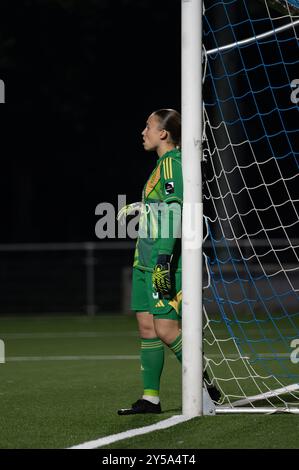 Torhüterin Lise Musique (32 Standard Femina de Lüttich) während des Lotto Super League Spiels zwischen KRC Genk Ladies und Standard Femina de Lüttich auf dem Zwartberg in Genk, Belgien (Martin Pitsch/SPP) Credit: SPP Sport Press Photo. /Alamy Live News Stockfoto