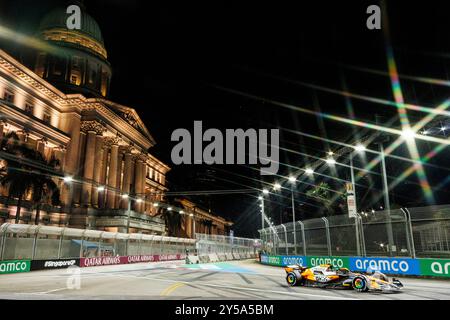 Singapur, Singapur. September 2024. Lando Norris aus Großbritannien fährt den (4) McLaren MCL37 während des Trainings vor dem F1 Grand Prix von Singapur auf dem Marina Bay Street Circuit. Quelle: SOPA Images Limited/Alamy Live News Stockfoto