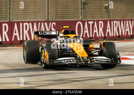 Singapur, Singapur. September 2024. Lando Norris aus Großbritannien fährt den (4) McLaren MCL37 während des Trainings vor dem F1 Grand Prix von Singapur auf dem Marina Bay Street Circuit. Quelle: SOPA Images Limited/Alamy Live News Stockfoto