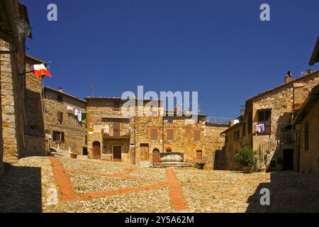 Das Dorf Castiglione d'Orcia ist ein Beispiel für mittelalterliche Architektur perfekt erhalten Stockfoto