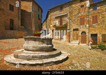 Das Dorf Castiglione d'Orcia ist ein Beispiel für mittelalterliche Architektur perfekt erhalten Stockfoto